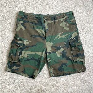 Green and Brown Cargo Shorts for Outdoor Activities